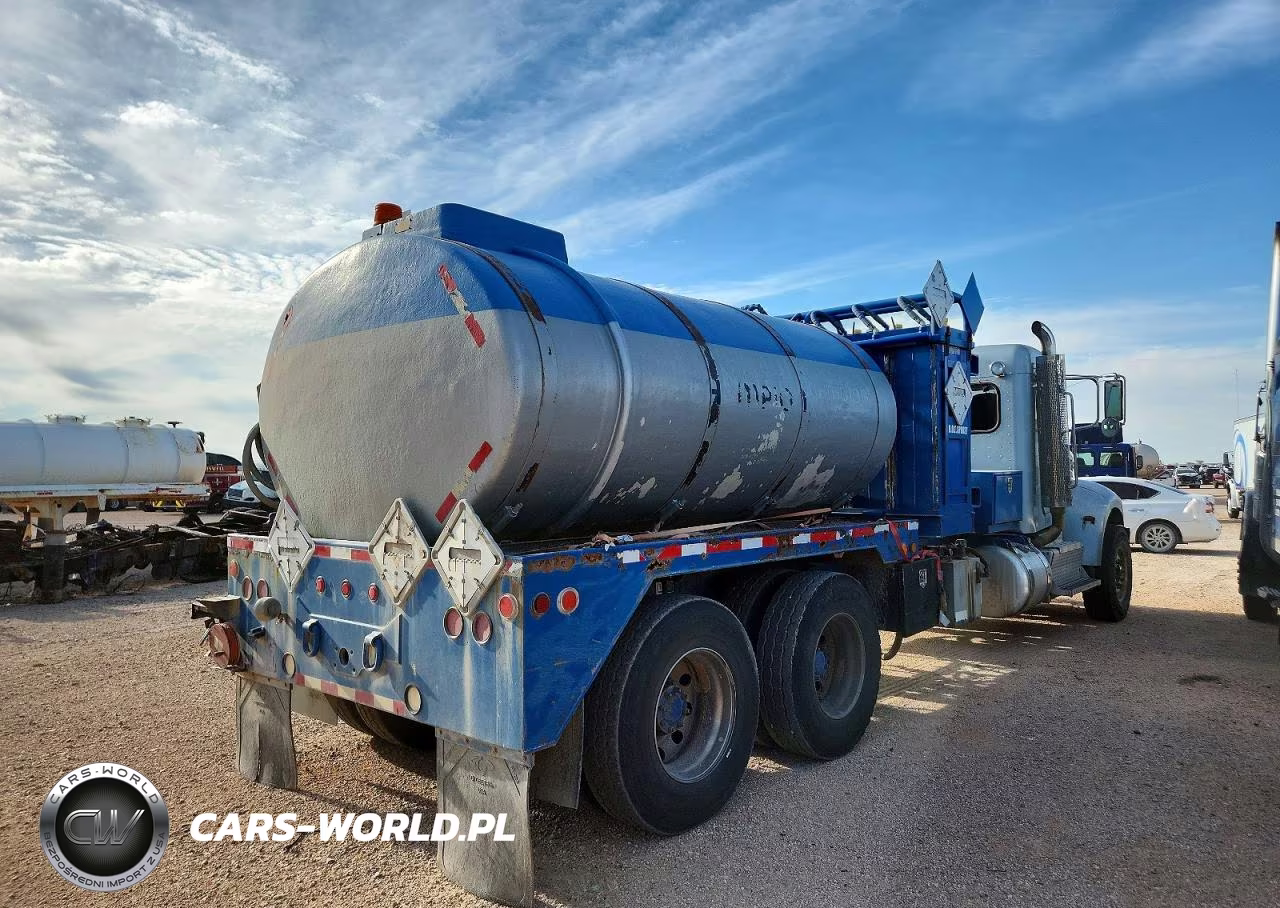 2015 Peterbilt 348 Fuel Truck VIN:2NP3LJ0X3FM269797 - 4