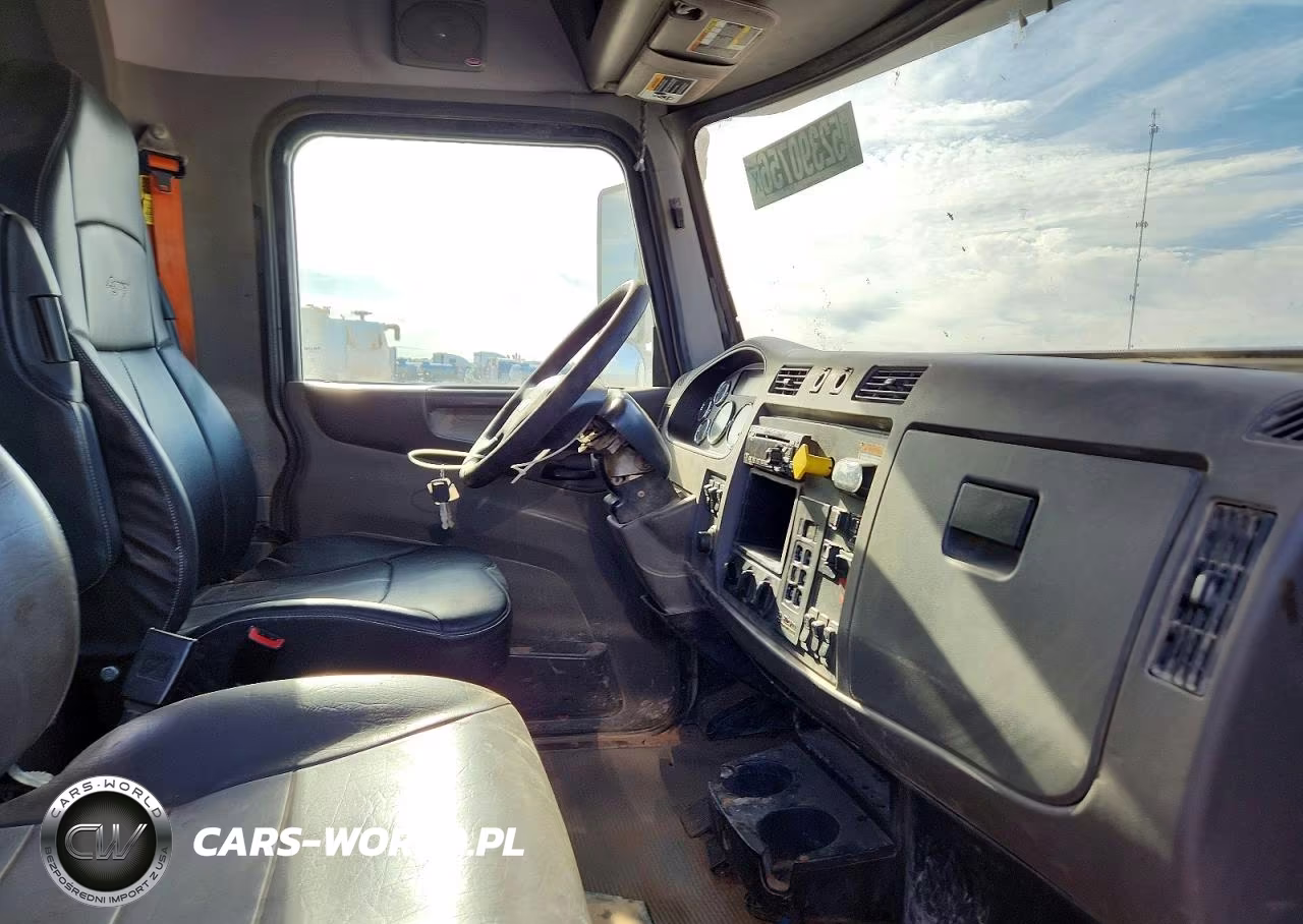 2015 Peterbilt 348 Fuel Truck VIN:2NP3LJ0X3FM269797 - 5
