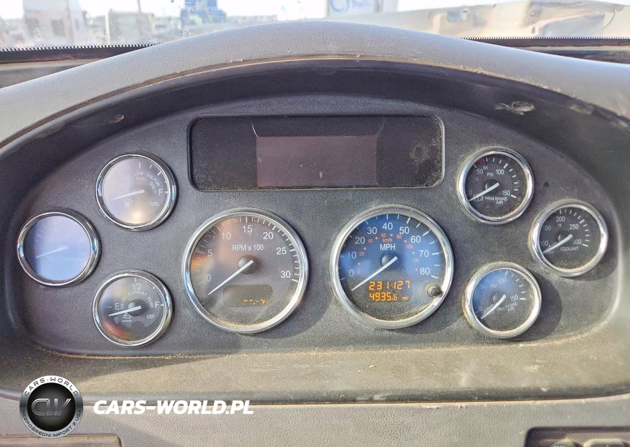 2015 Peterbilt 348 Fuel Truck VIN:2NP3LJ0X3FM269797 - 8