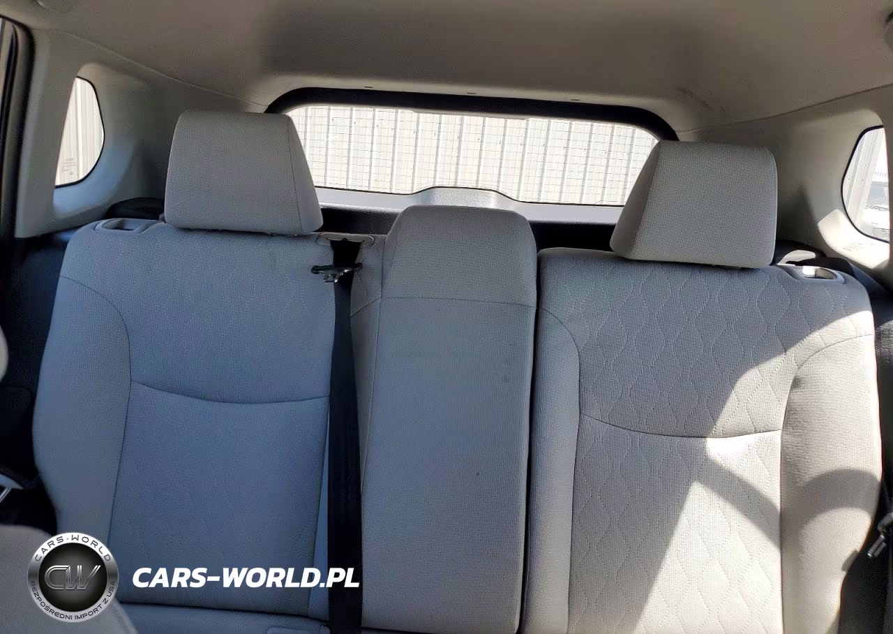 2024 Toyota Corolla Cross L VIN:7MUAAABG0RV112153 - 10