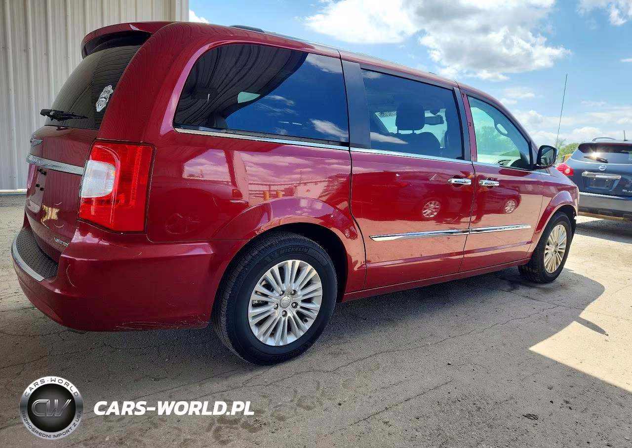 2013 Chrysler Town & Country Limited VIN:2C4RC1GG1DR565926 - 3