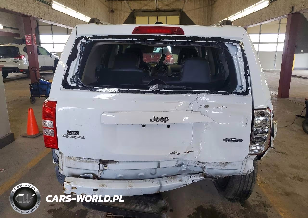 2016 Jeep Patriot Latitude VIN:1C4NJRFB3GD752889 - 6