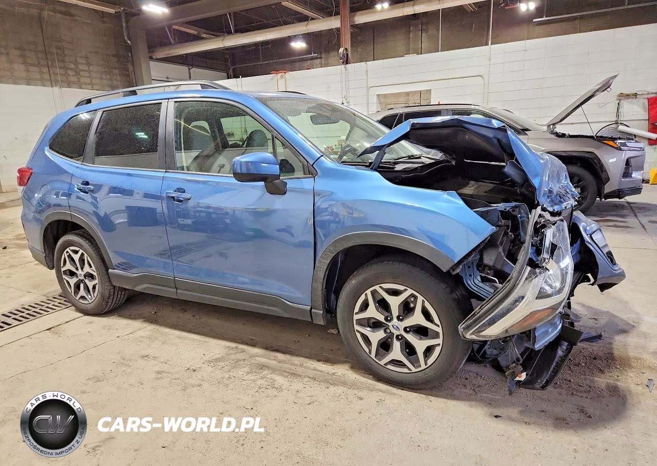 2019 Subaru Forester Premium VIN:JF2SKAGC6KH406914 - 4