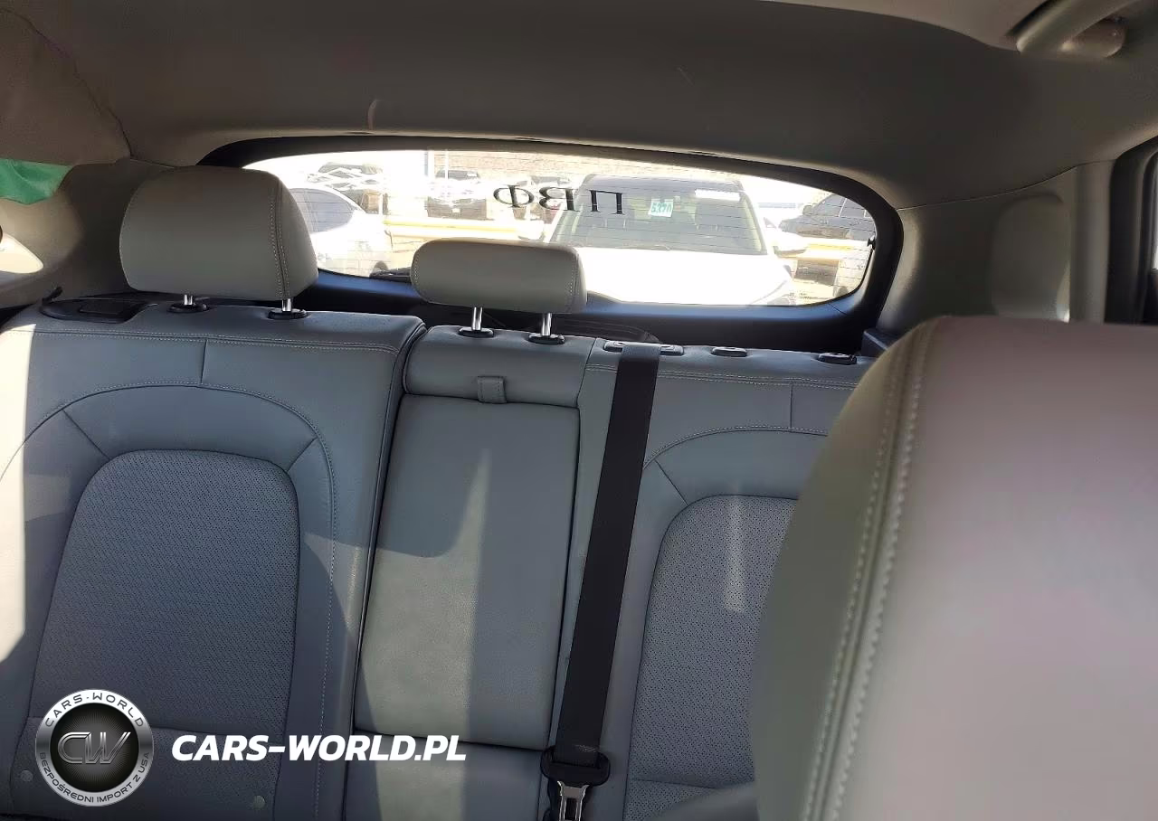 2019 Hyundai Kona Ultimate VIN:KM8K53A57KU271697 - 10