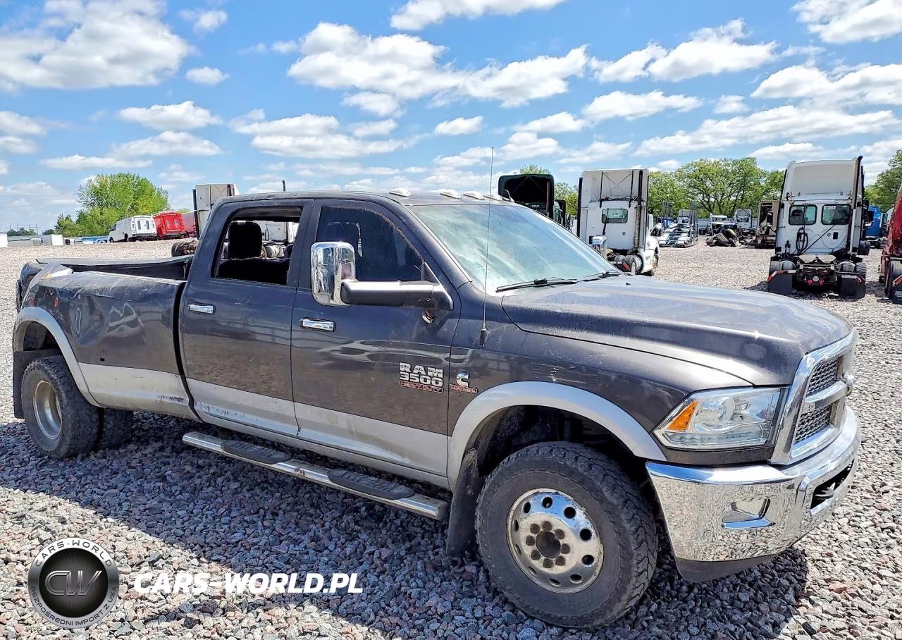 2017 Ram 3500 Laramie VIN:3C63RRJL1HG556817 - 4