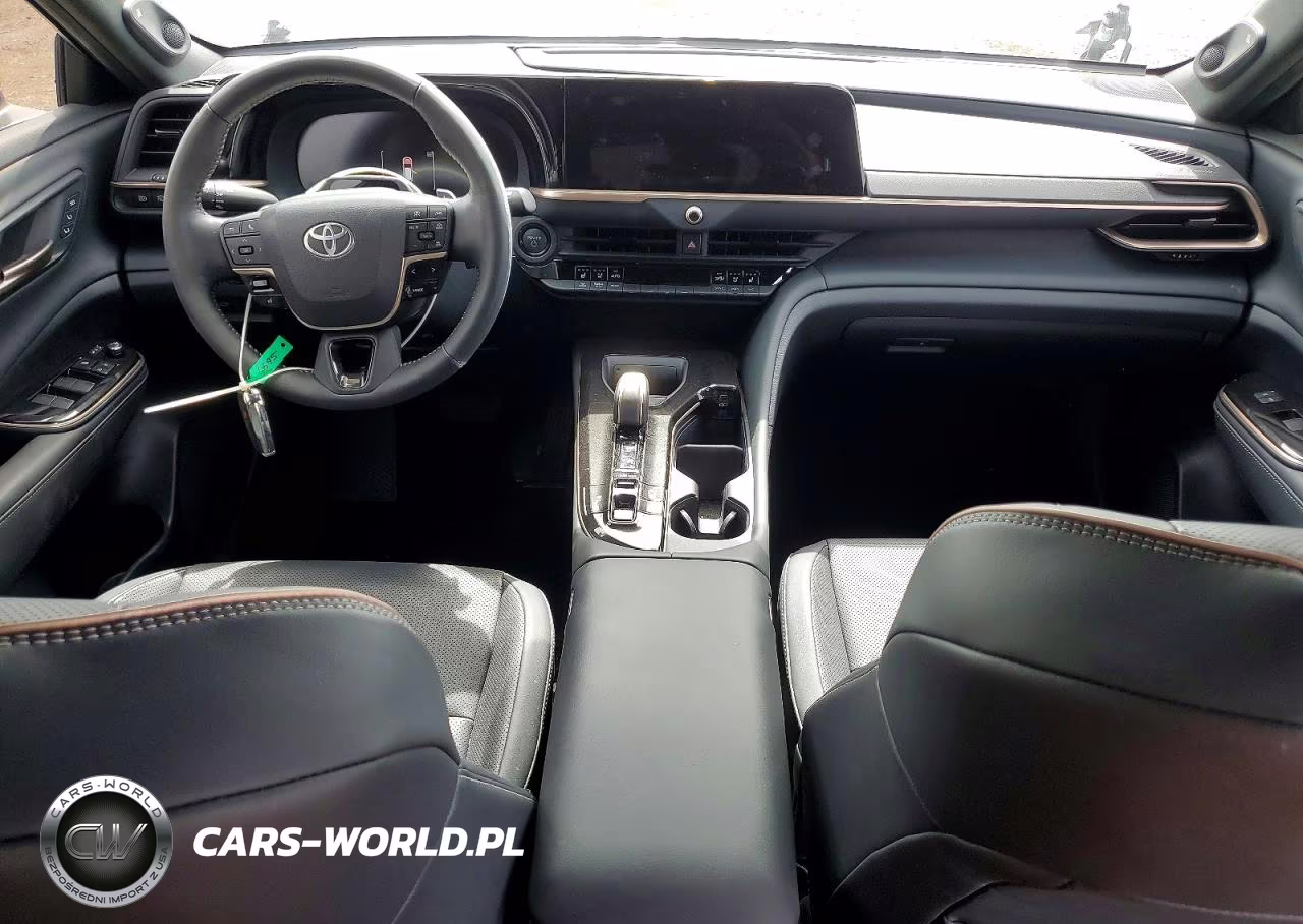 2025 Toyota Crown Signia Limited VIN:JTDACAAJXS3019942 - 8