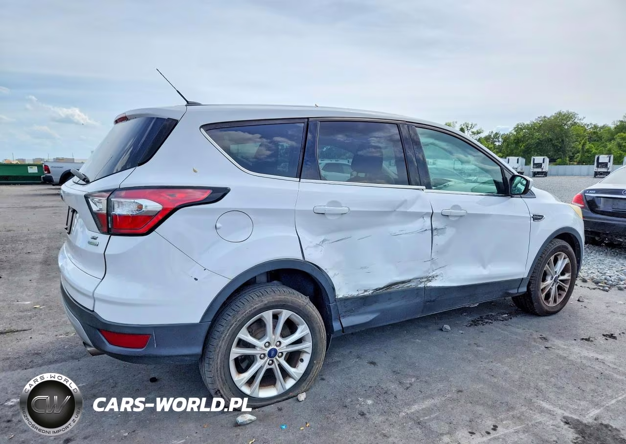 2017 Ford Escape Se VIN:1FMCU0GDXHUE38809 - 3