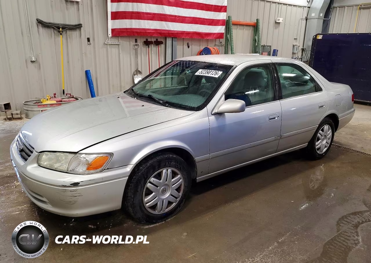 2001 Toyota Camry Le 4D Sedan