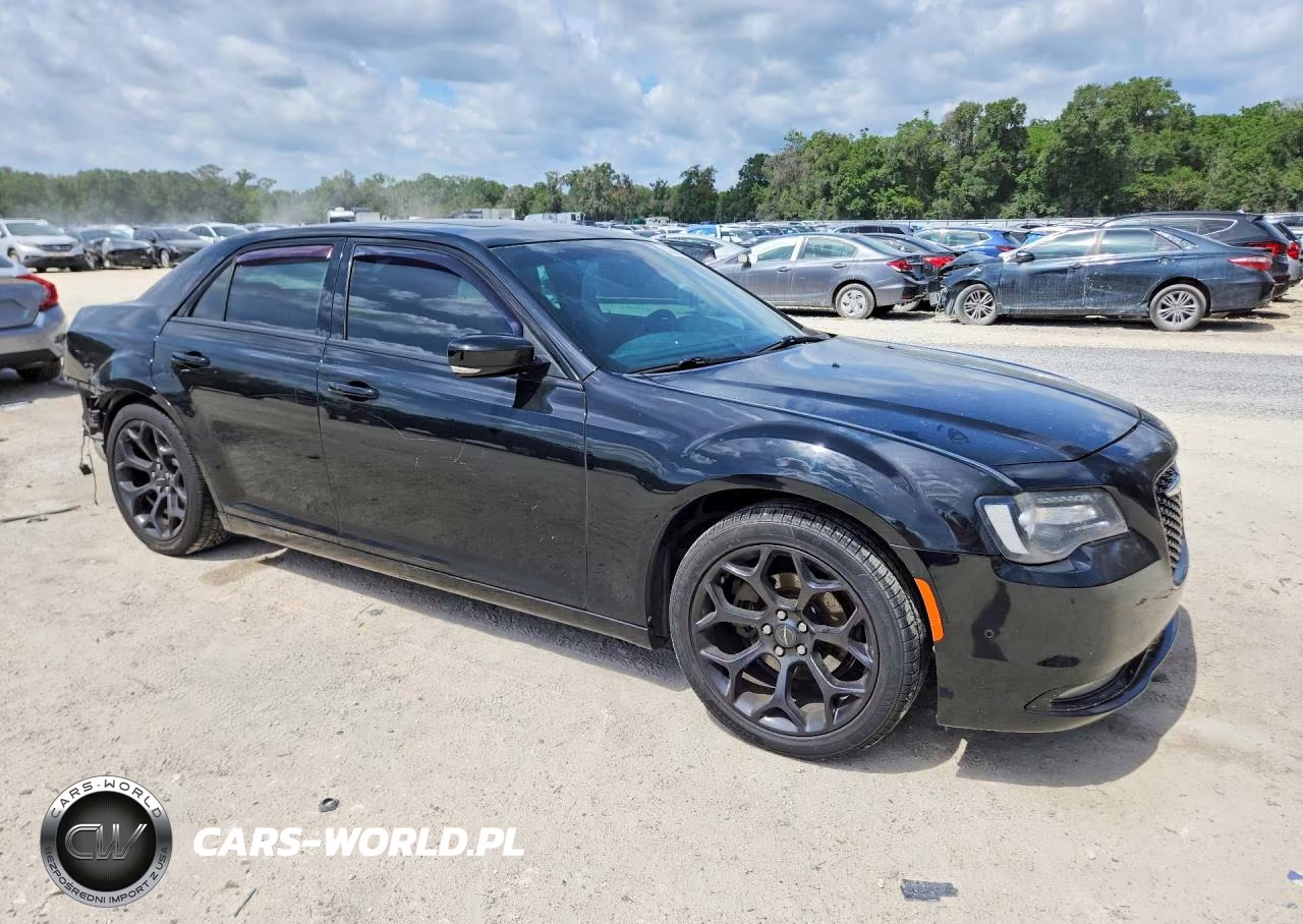 2019 Chrysler 300 S VIN:2C3CCABGXKH590716 - 4