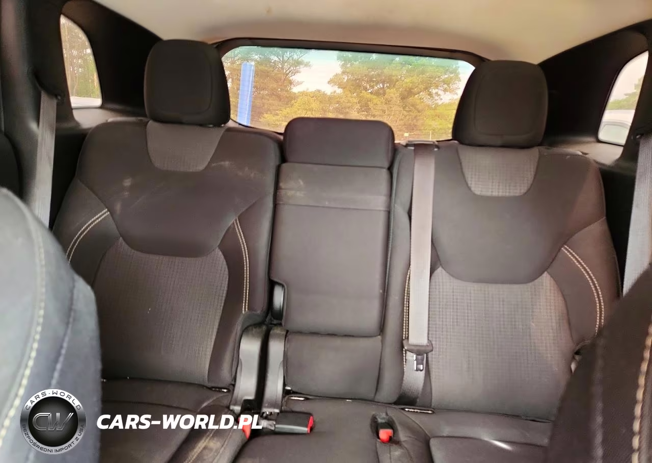 2015 Jeep Cherokee Latitude VIN:1C4PJLCSXFW720390 - 10