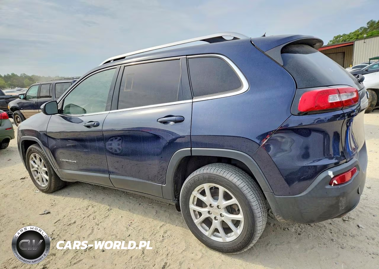 2015 Jeep Cherokee Latitude VIN:1C4PJLCSXFW720390 - 2