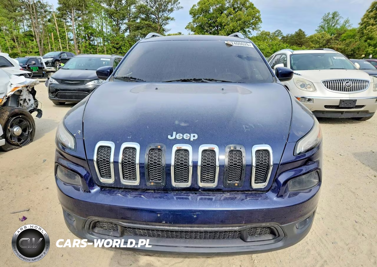 2015 Jeep Cherokee Latitude VIN:1C4PJLCSXFW720390 - 5