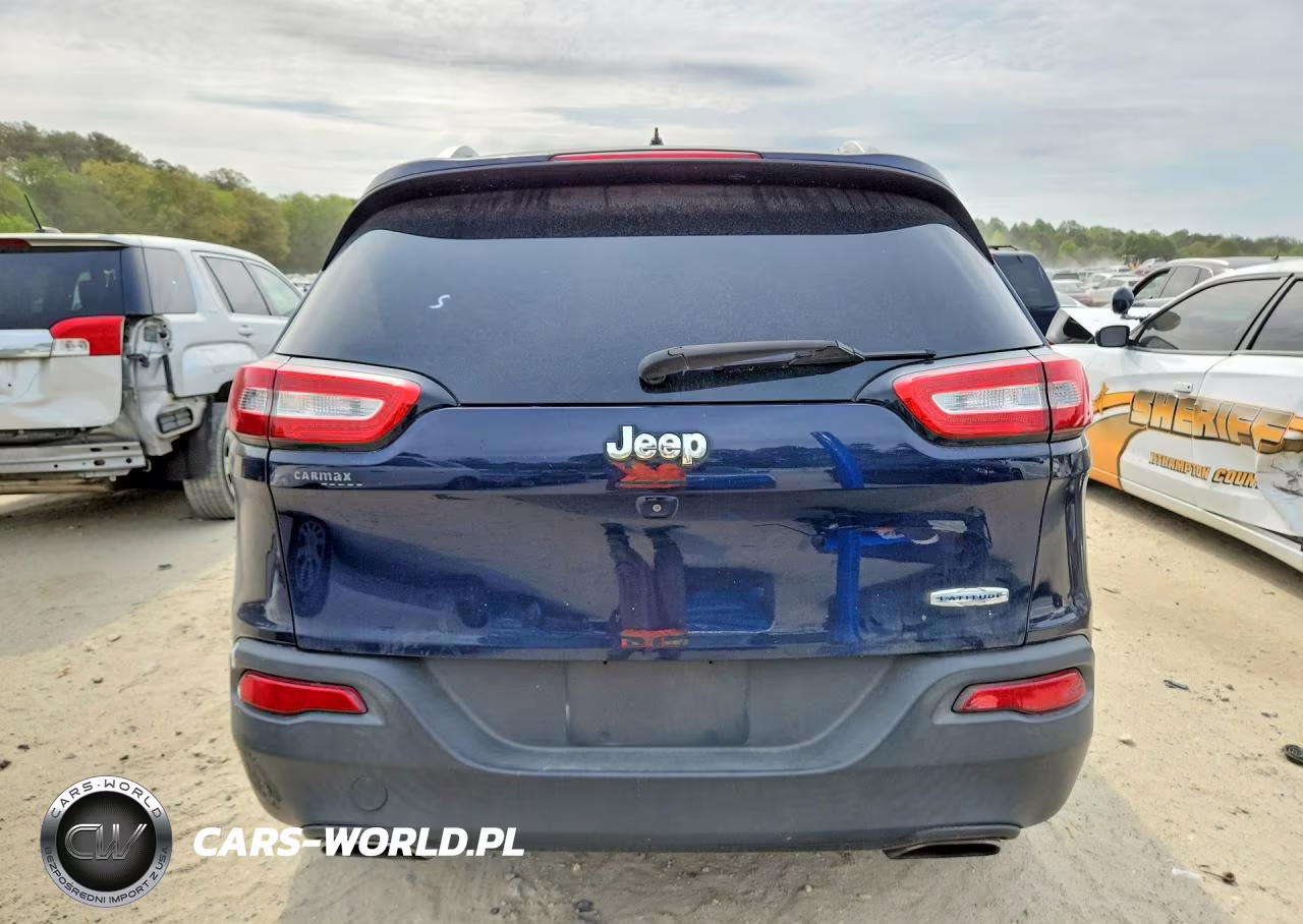 2015 Jeep Cherokee Latitude VIN:1C4PJLCSXFW720390 - 6