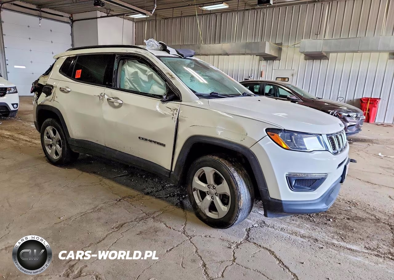 2018 Jeep Compass Latitude VIN:3C4NJDBB3JT315064 - 4