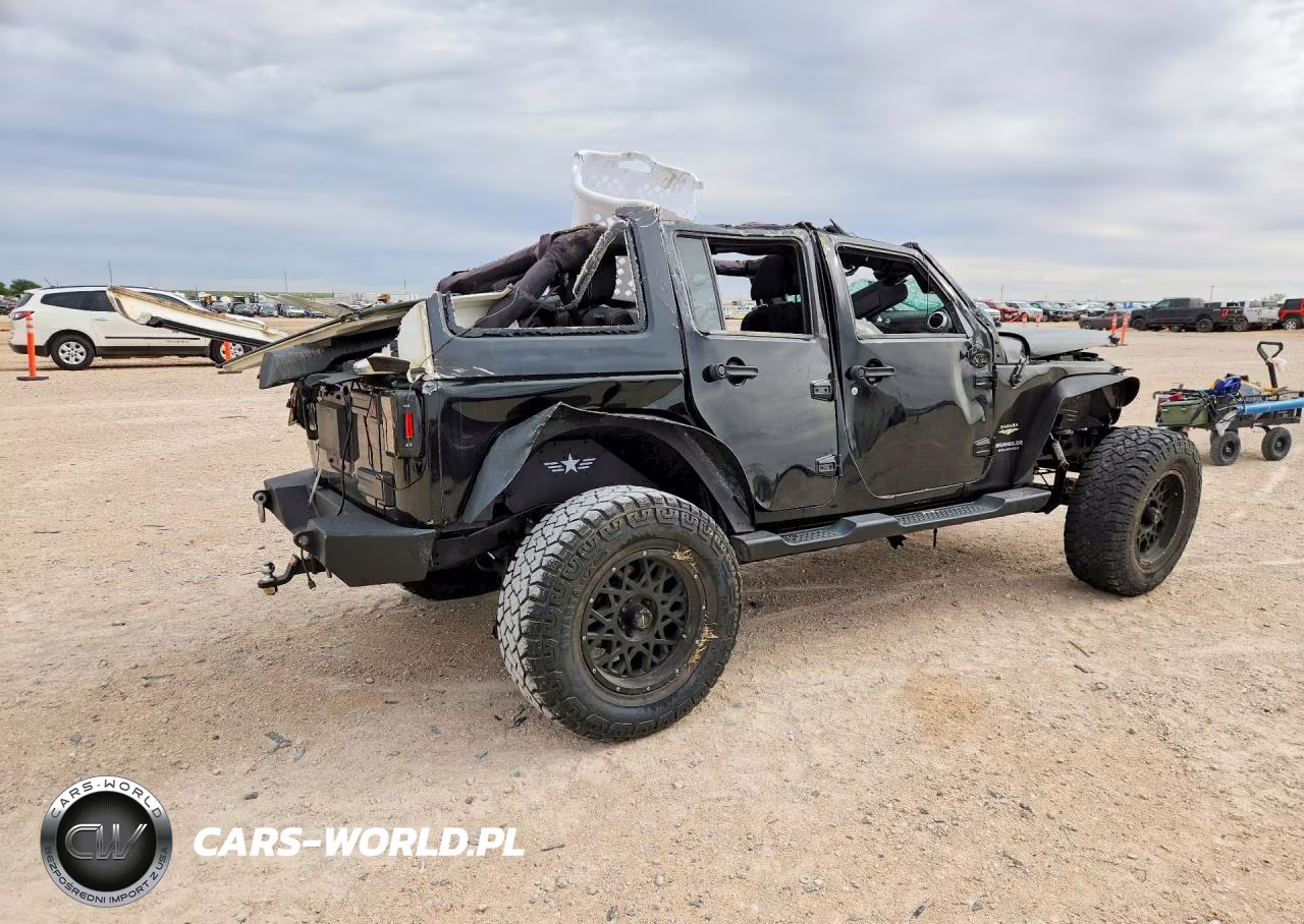 2015 Jeep Wrangler Unlimited Sahara VIN:1C4BJWEG6FL572566 - 3