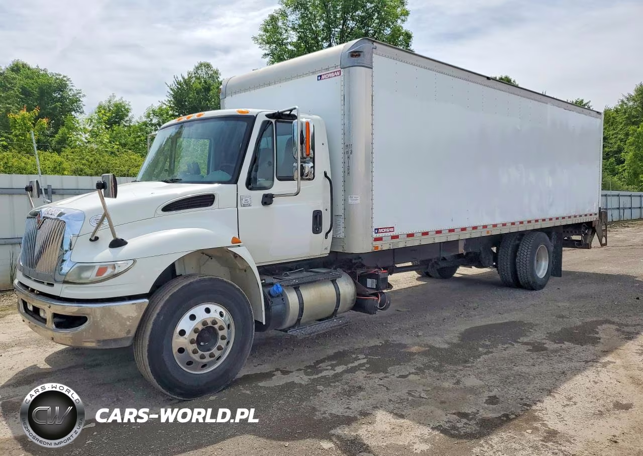 2016 International 4300 Box Truck