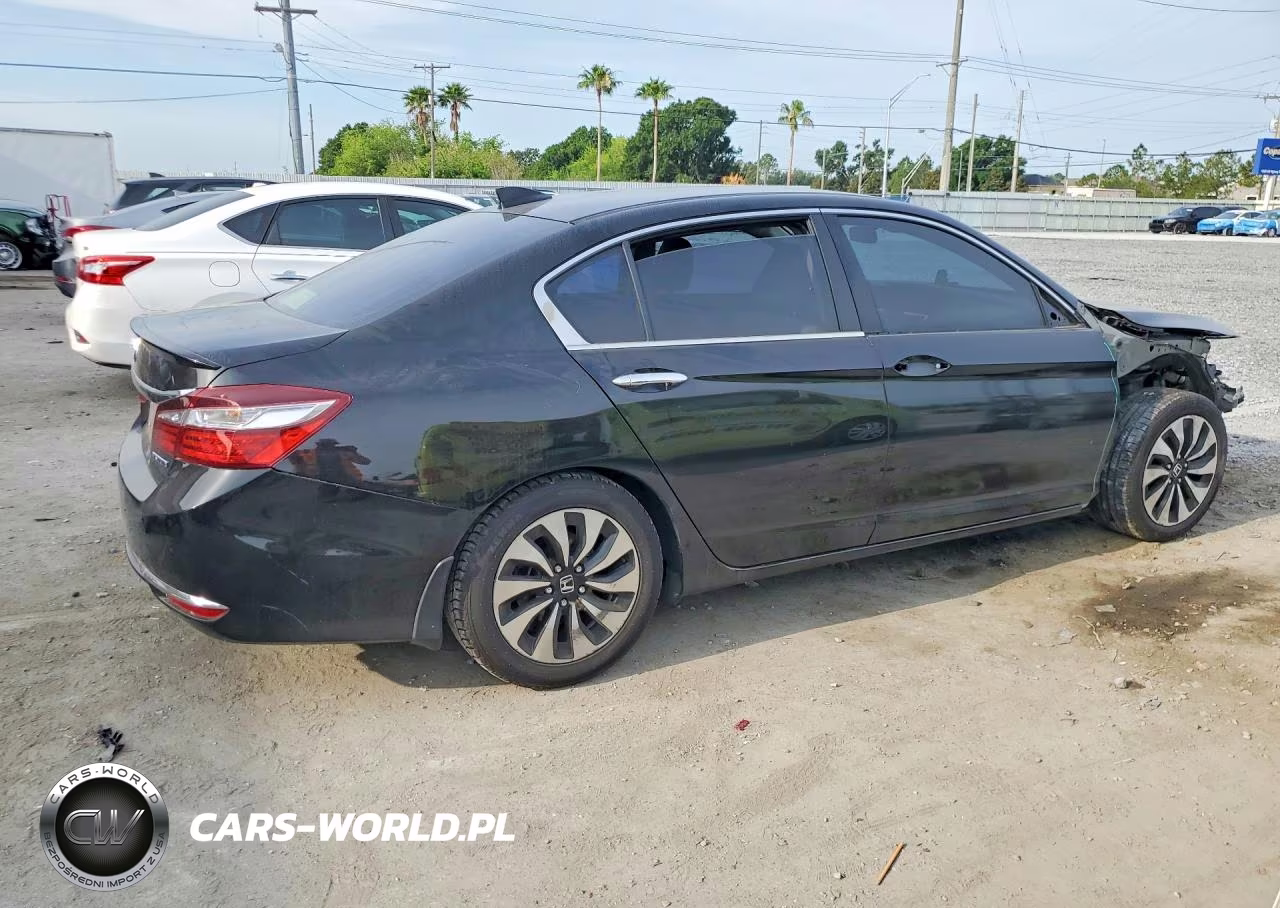 2017 Honda Accord Hybrid VIN:JHMCR6F30HC005750 - 3