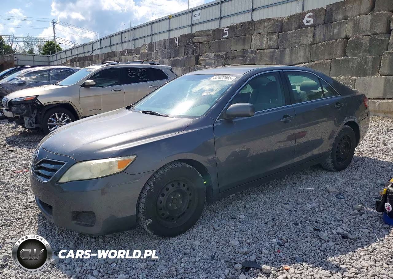 2010 Toyota Camry Le – zdjęcie 1 z 12