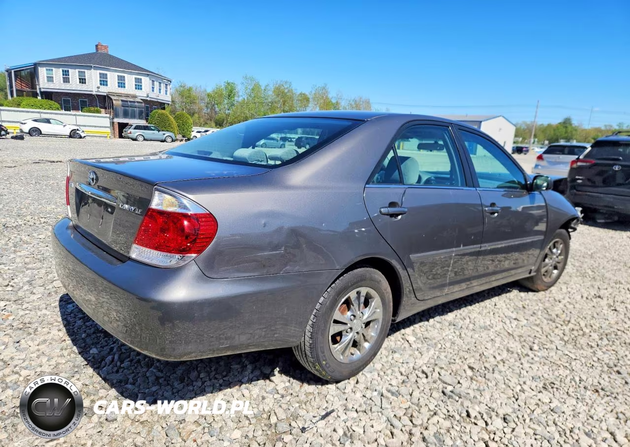 2005 Toyota Camry Le VIN:4T1BE30K35U515812 - 3