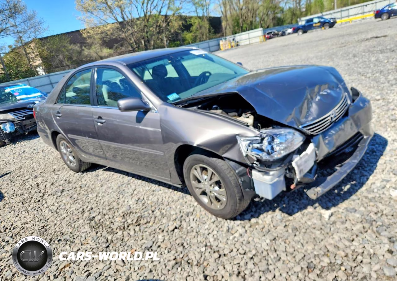 2005 Toyota Camry Le VIN:4T1BE30K35U515812 - 4