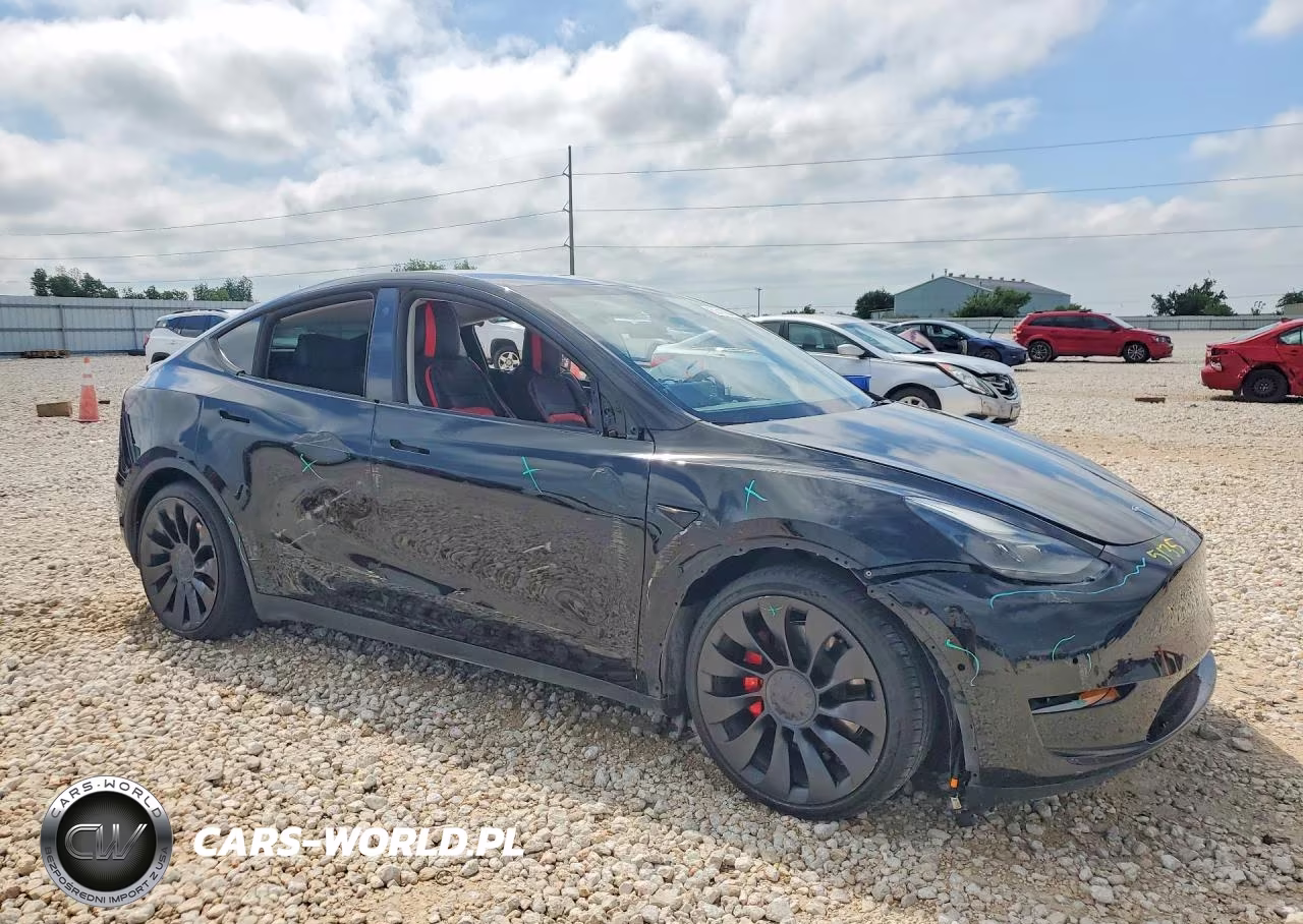 2022 Tesla Model Y VIN:7SAYGDEF2NF547320 - 4