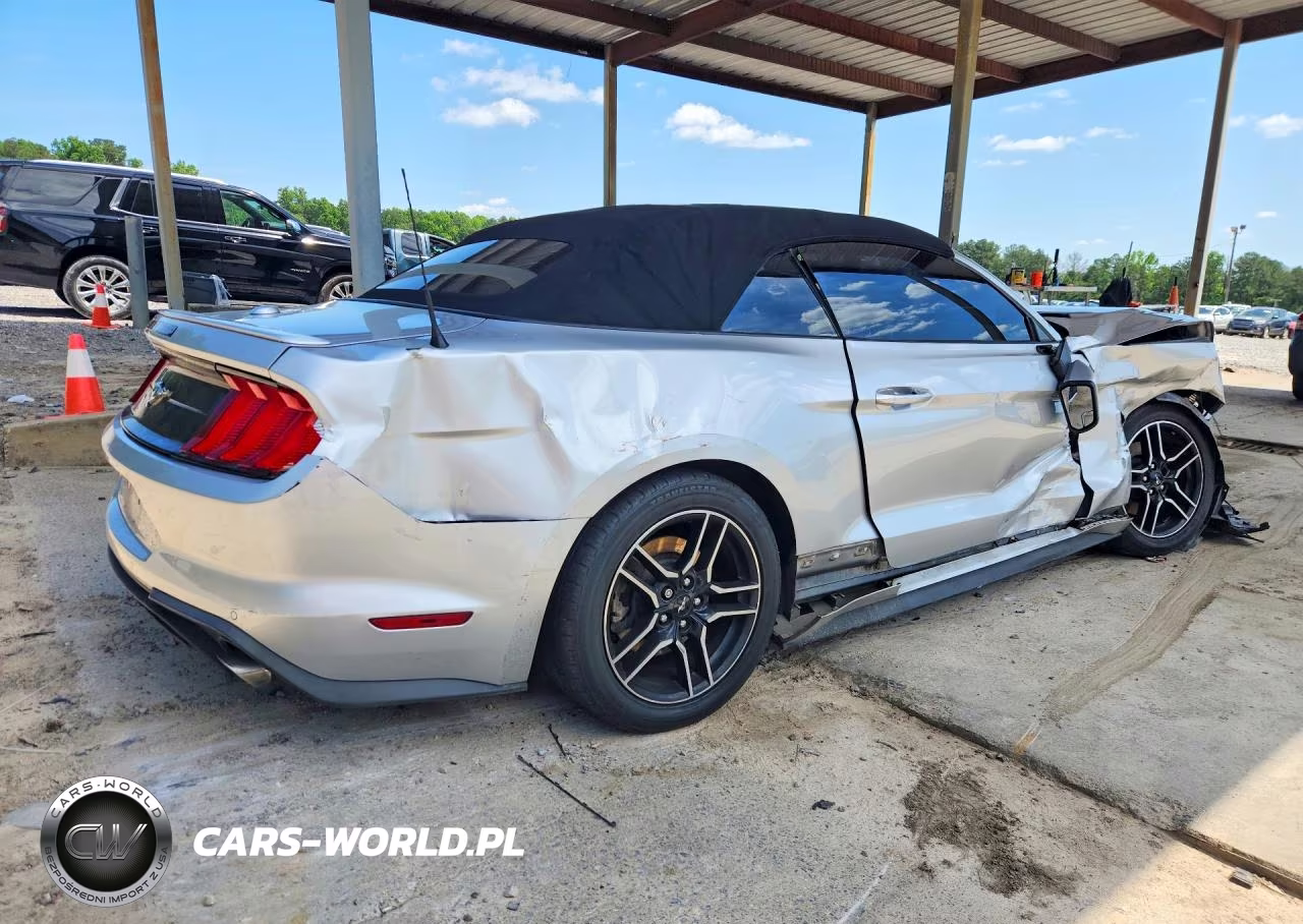 2018 Ford Mustang VIN:1FATP8UH0J5155911 - 3