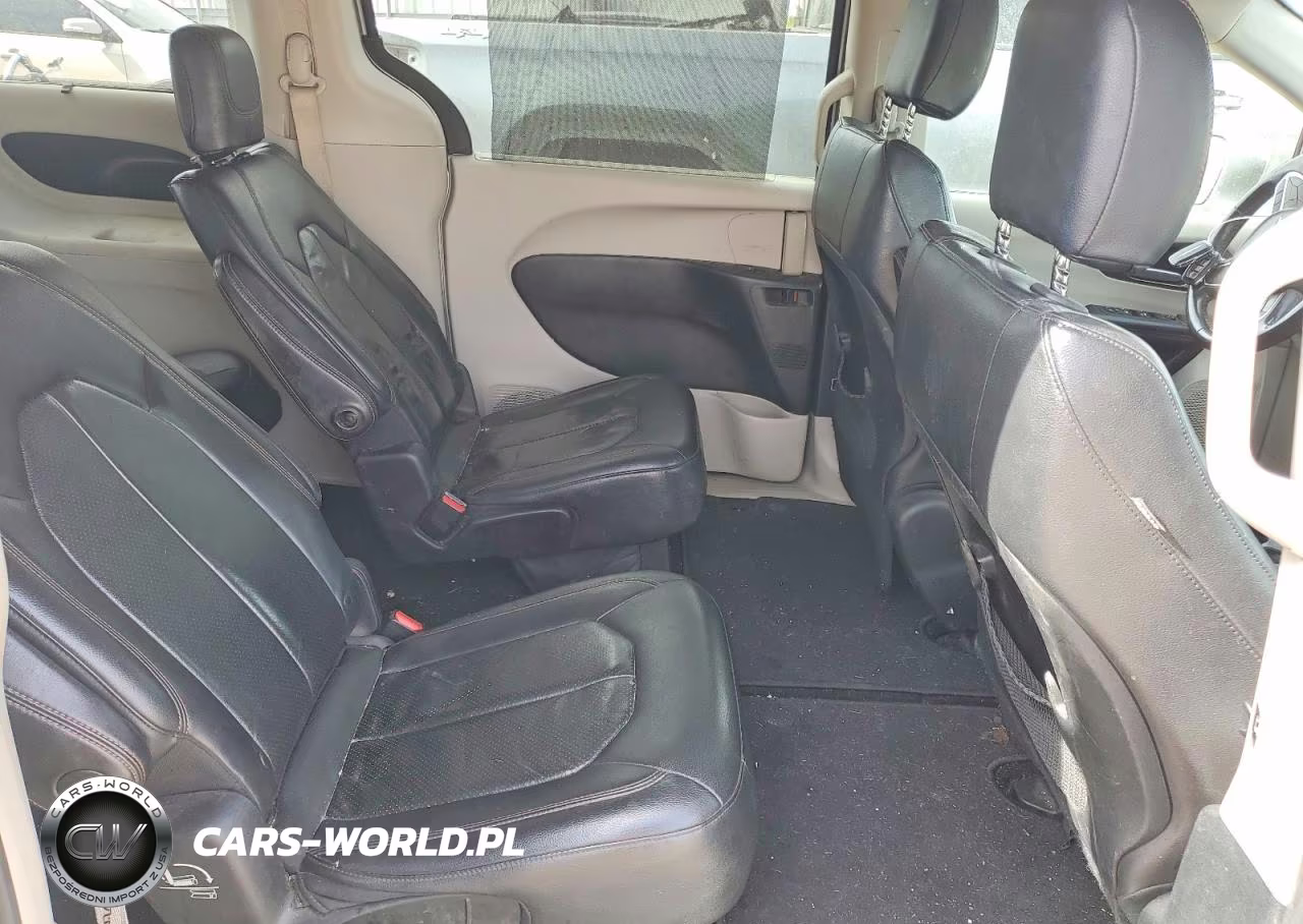 2018 Chrysler Pacifica Touring L VIN:2C4RC1BG4JR163322 - 11