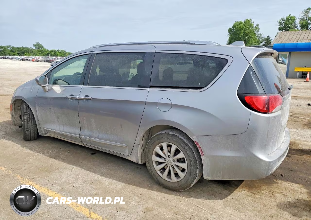 2018 Chrysler Pacifica Touring L VIN:2C4RC1BG4JR163322 - 2