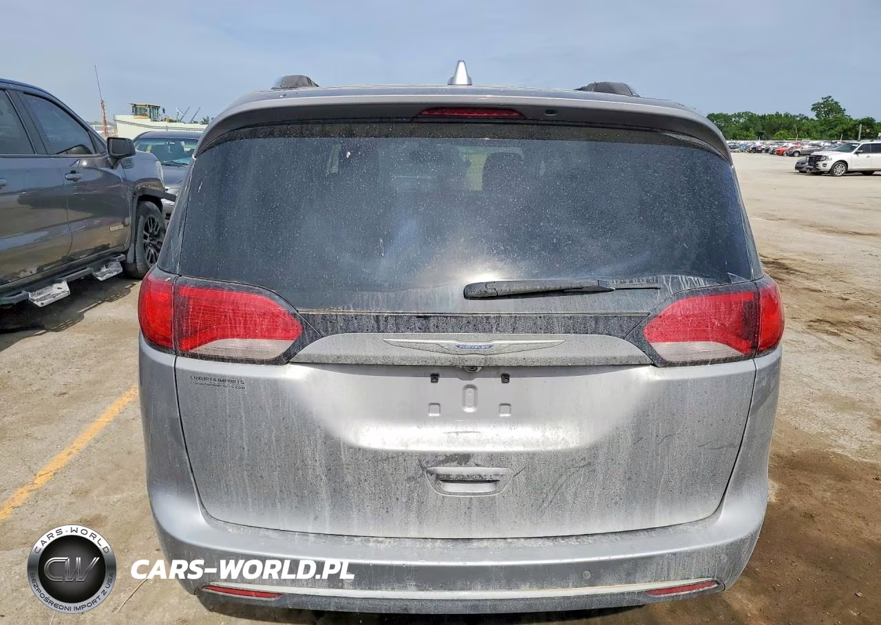 2018 Chrysler Pacifica Touring L VIN:2C4RC1BG4JR163322 - 6