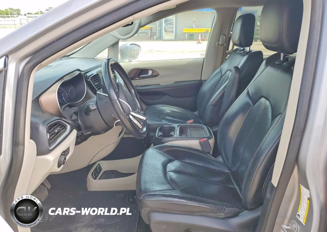 2018 Chrysler Pacifica Touring L VIN:2C4RC1BG4JR163322 - 7