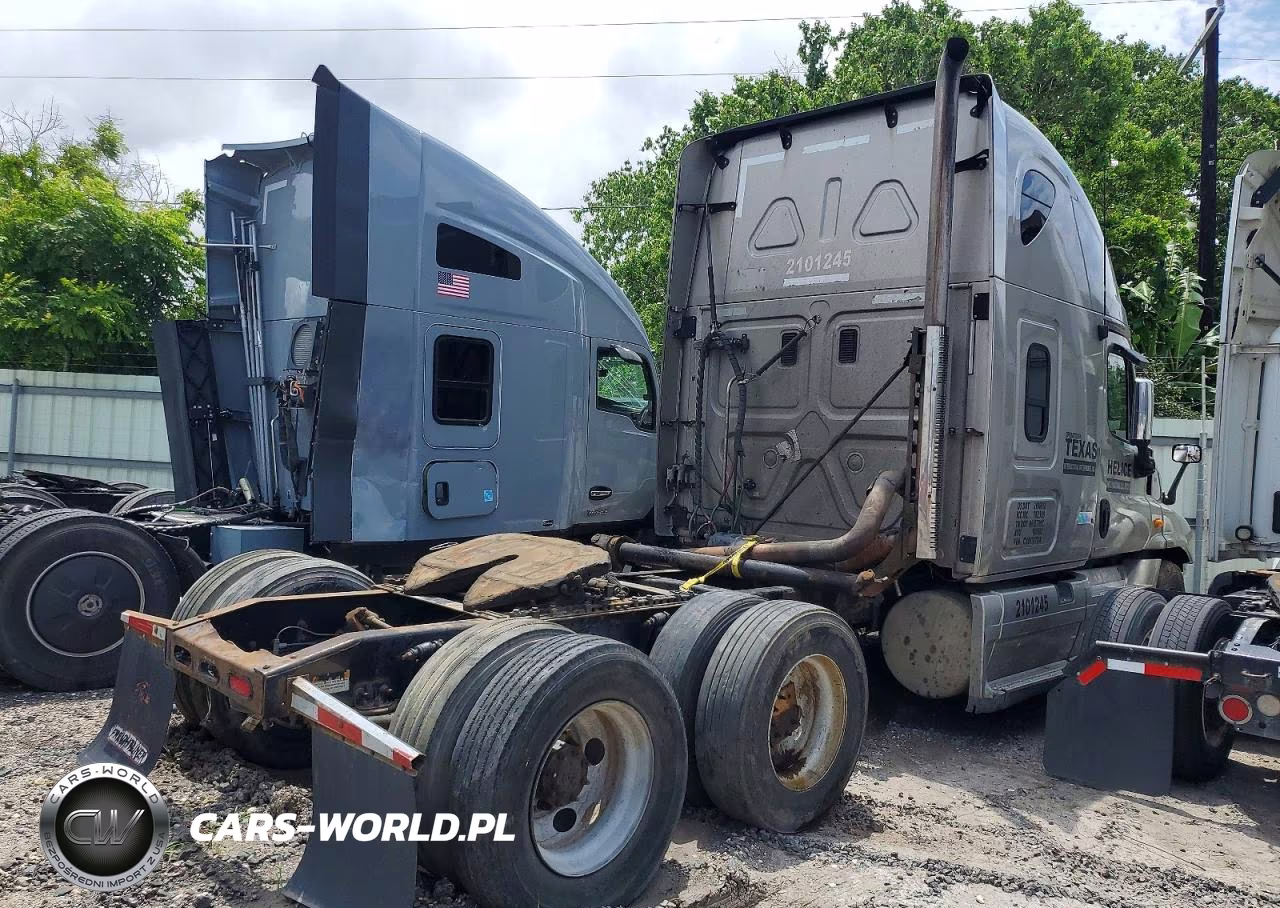 2012 Freightliner Cascadia Semi Truck VIN:1FUJGLBG0CSBC9724 - 4