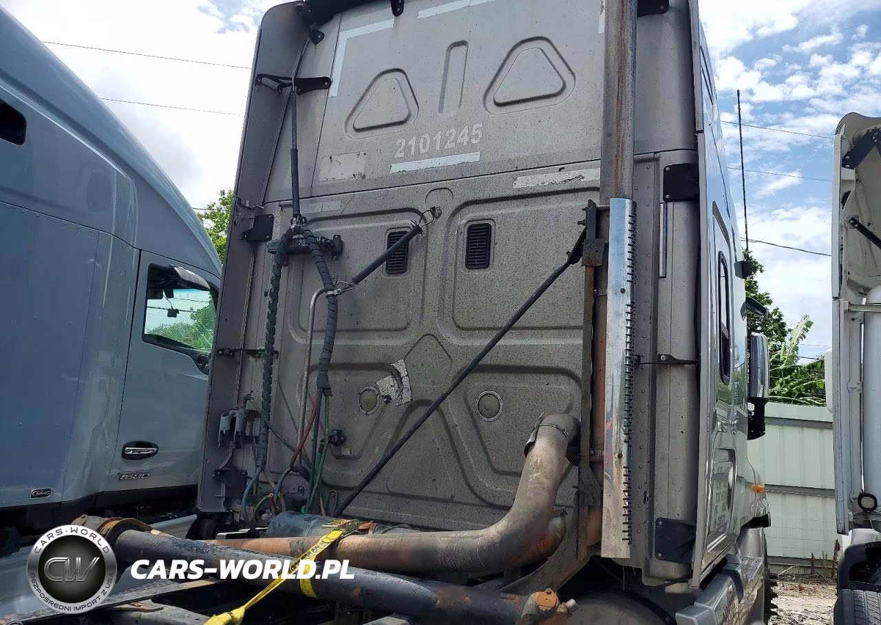 2012 Freightliner Cascadia Semi Truck VIN:1FUJGLBG0CSBC9724 - 6