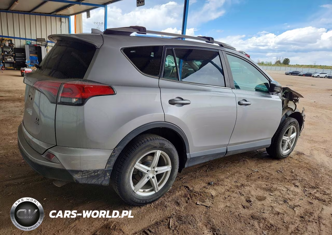 2018 Toyota Rav4 Le VIN:2T3BFREV7JW793195 - 3