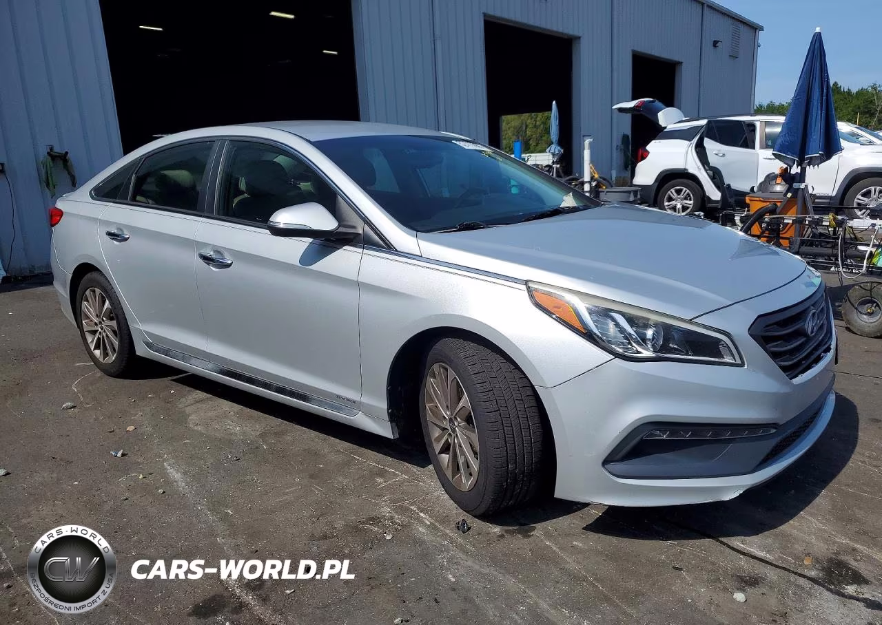 2015 Hyundai Sonata Sport VIN:5NPE34AF1FH242282 - 4