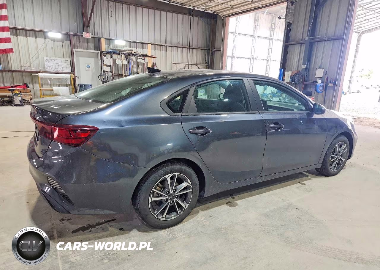 2023 Kia Forte Lxs VIN:3KPF24AD4PE601555 - 3