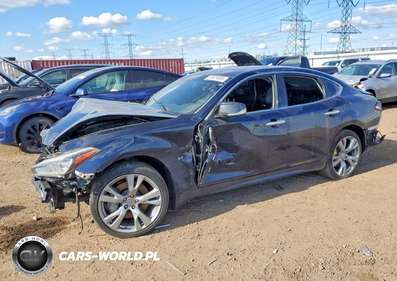 2015 Infiniti Q70 3.7