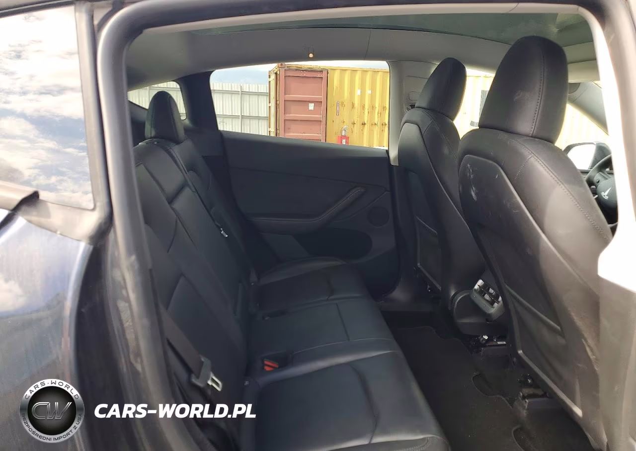 2024 Tesla Model Y VIN:7SAYGDEE2RA245942 - 11