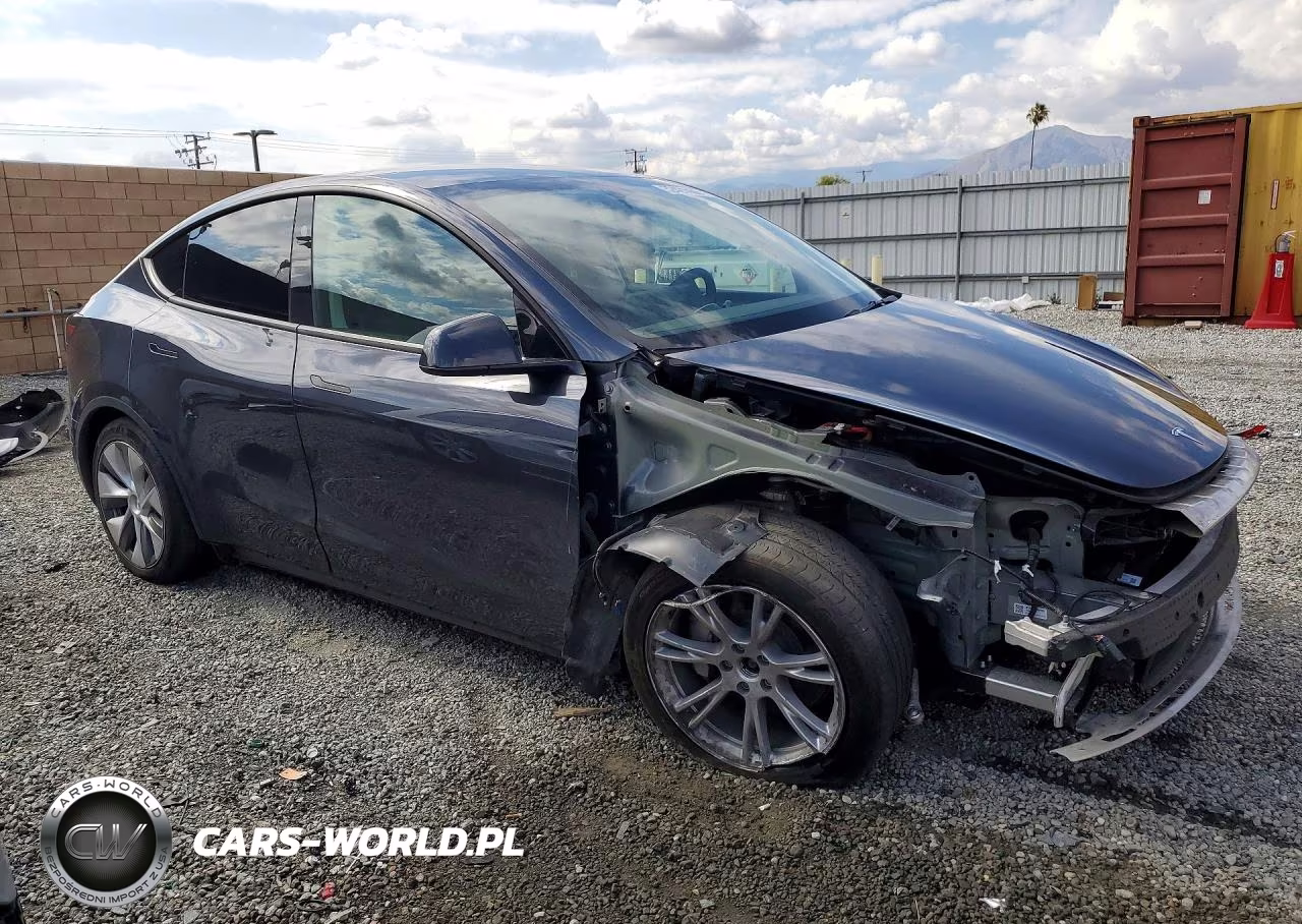 2024 Tesla Model Y VIN:7SAYGDEE2RA245942 - 4