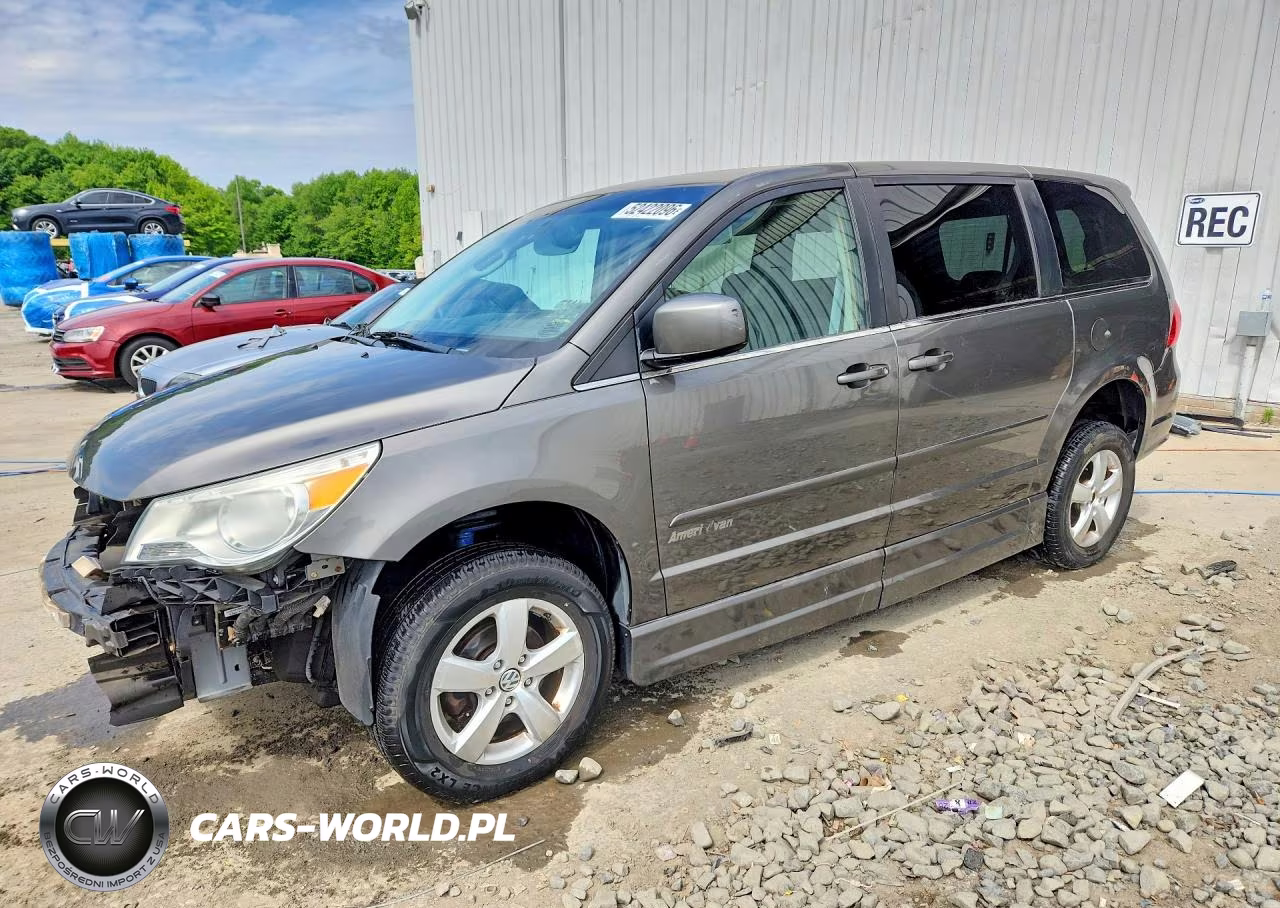 2010 Volkswagen Routan Se