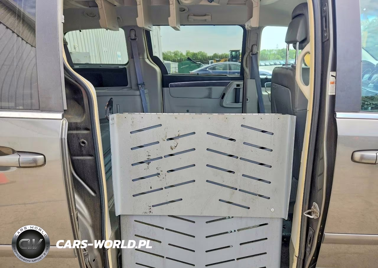 2010 Volkswagen Routan Se VIN:2V4RW3D17AR306202 - 11