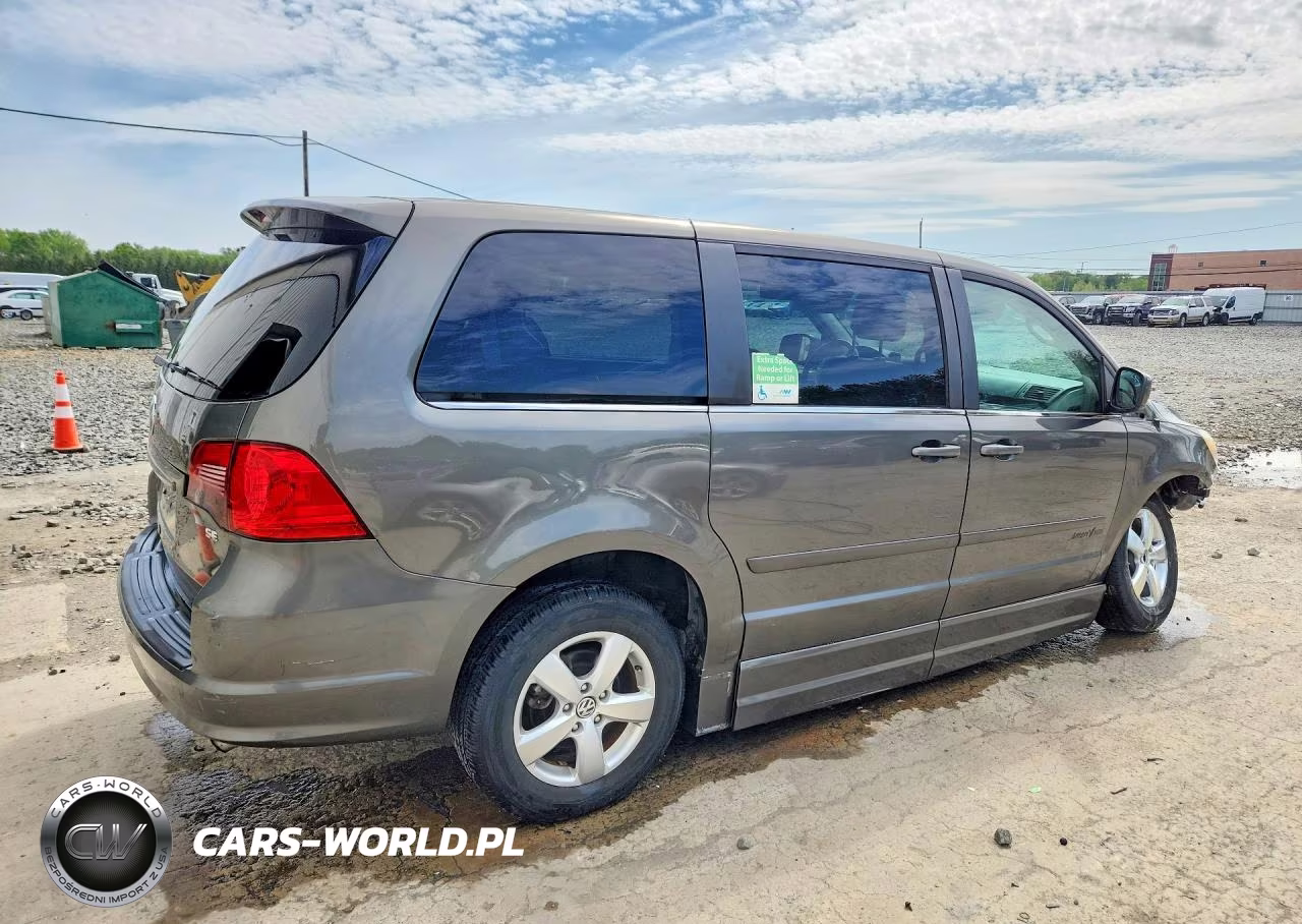 2010 Volkswagen Routan Se VIN:2V4RW3D17AR306202 - 3