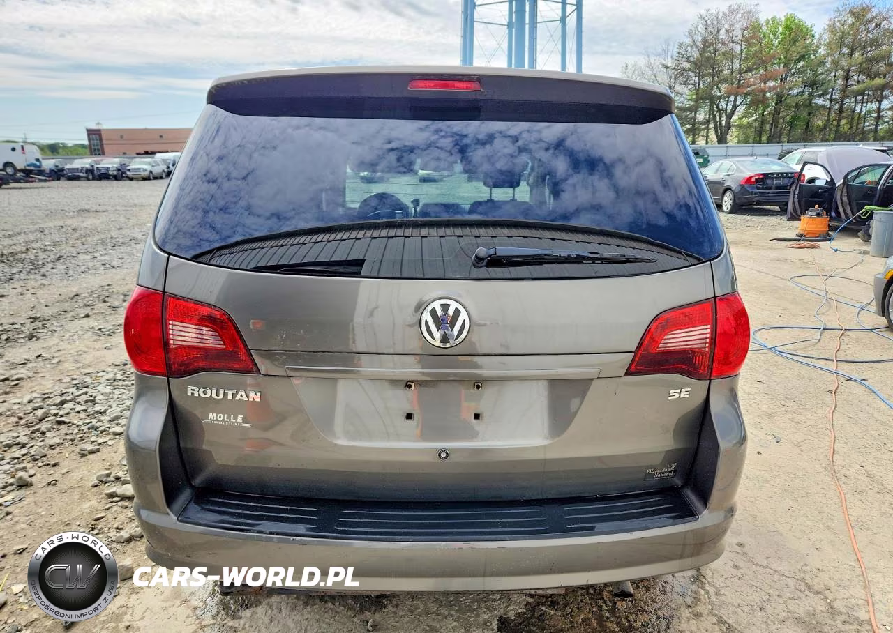 2010 Volkswagen Routan Se VIN:2V4RW3D17AR306202 - 6