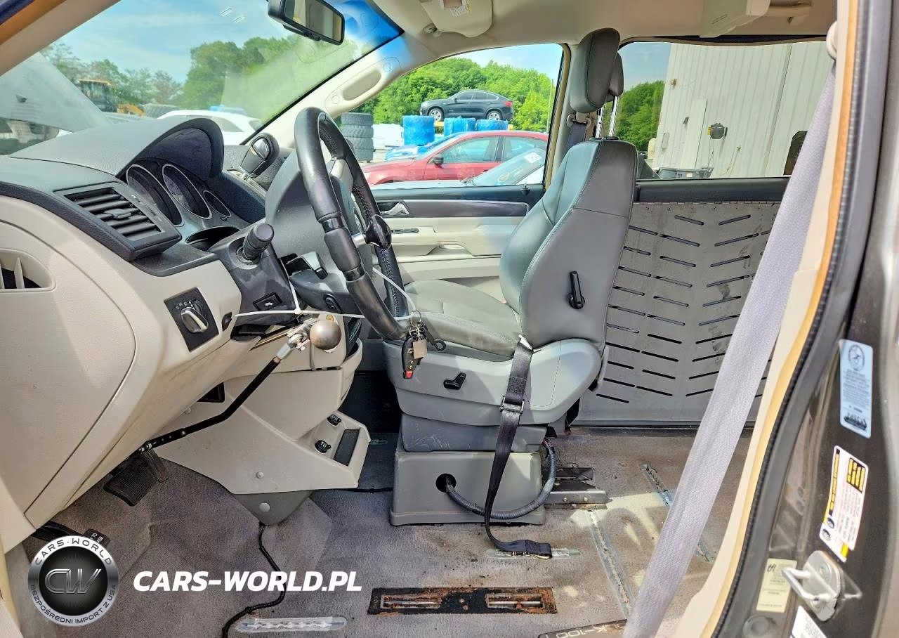 2010 Volkswagen Routan Se VIN:2V4RW3D17AR306202 - 7