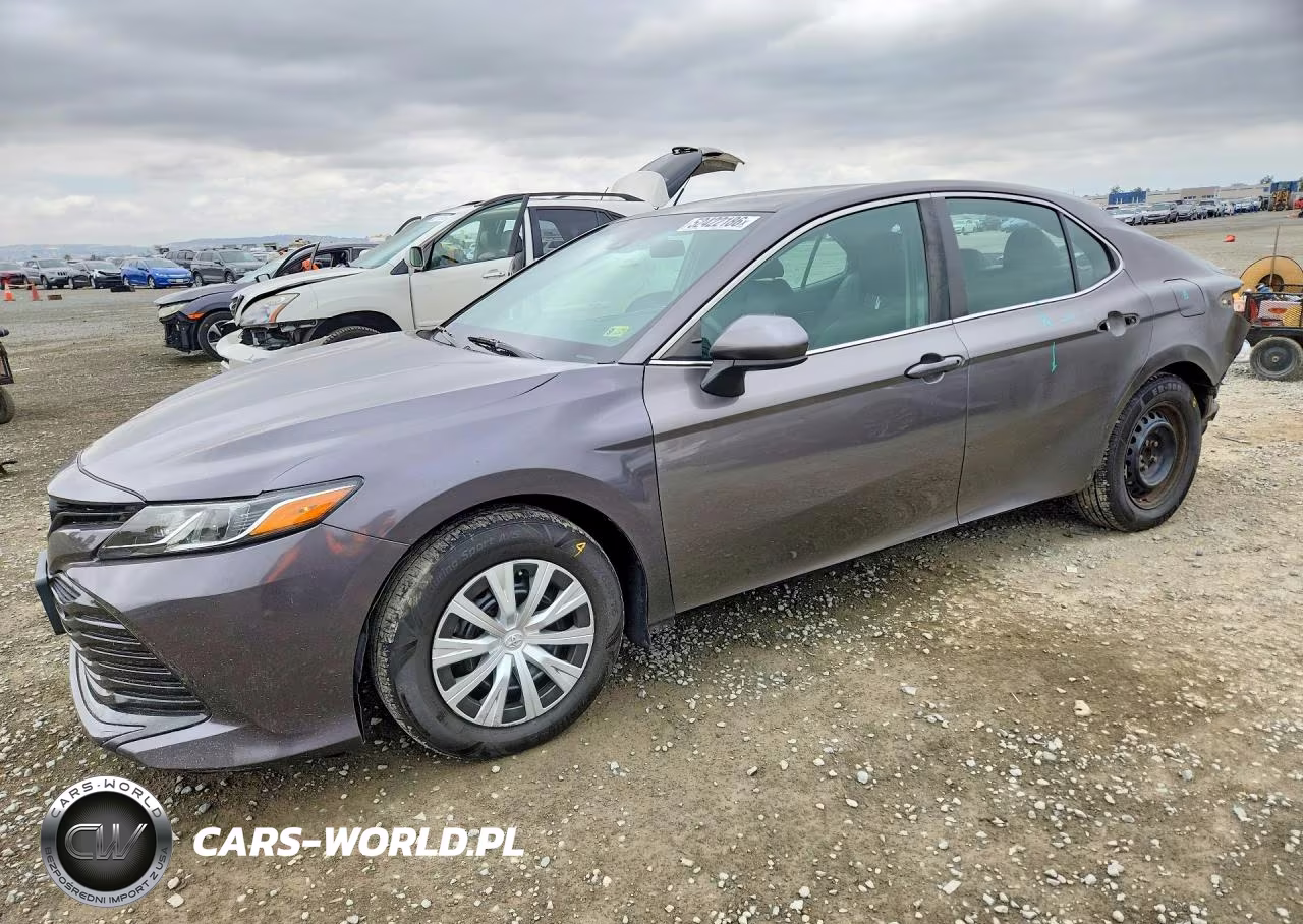2018 Toyota Camry Le – zdjęcie 1 z 13