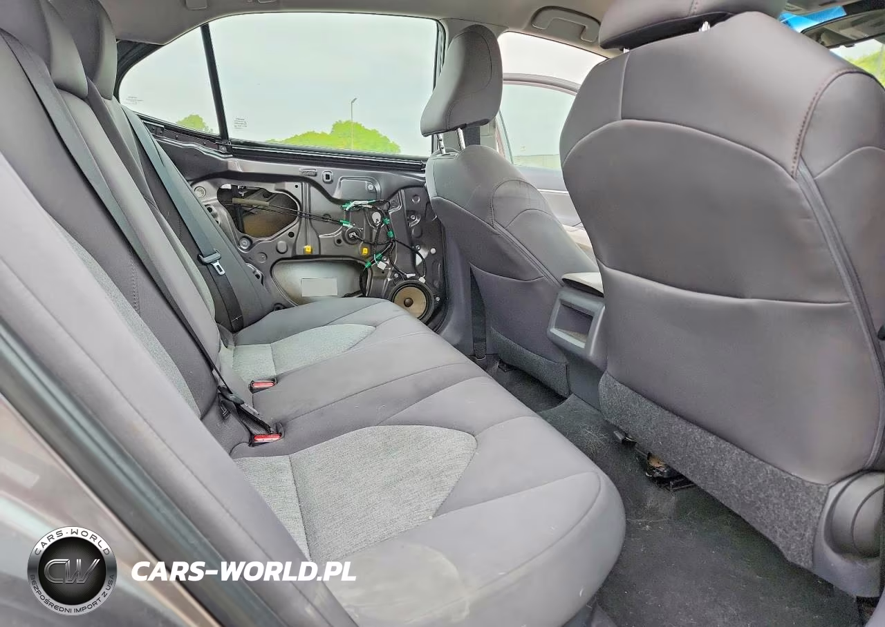 2018 Toyota Camry Le VIN:4T1B31HK5JU001792 - 10