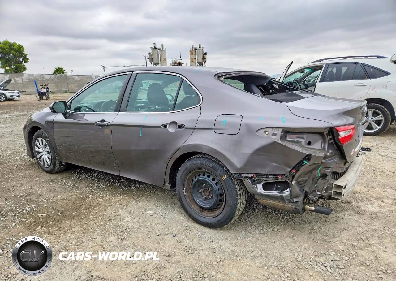 2018 Toyota Camry Le VIN:4T1B31HK5JU001792 - 2