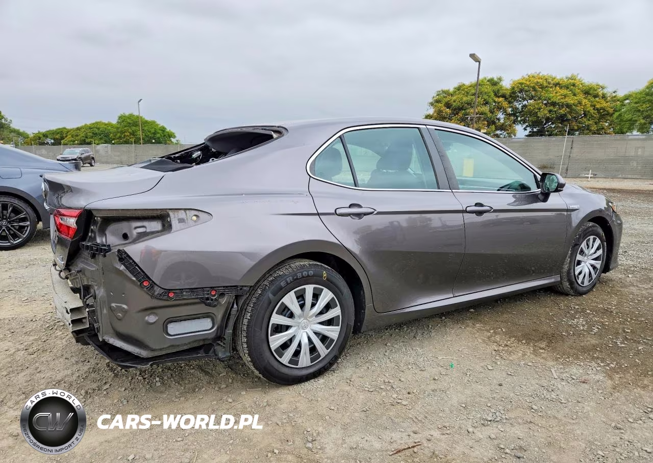 2018 Toyota Camry Le VIN:4T1B31HK5JU001792 - 3