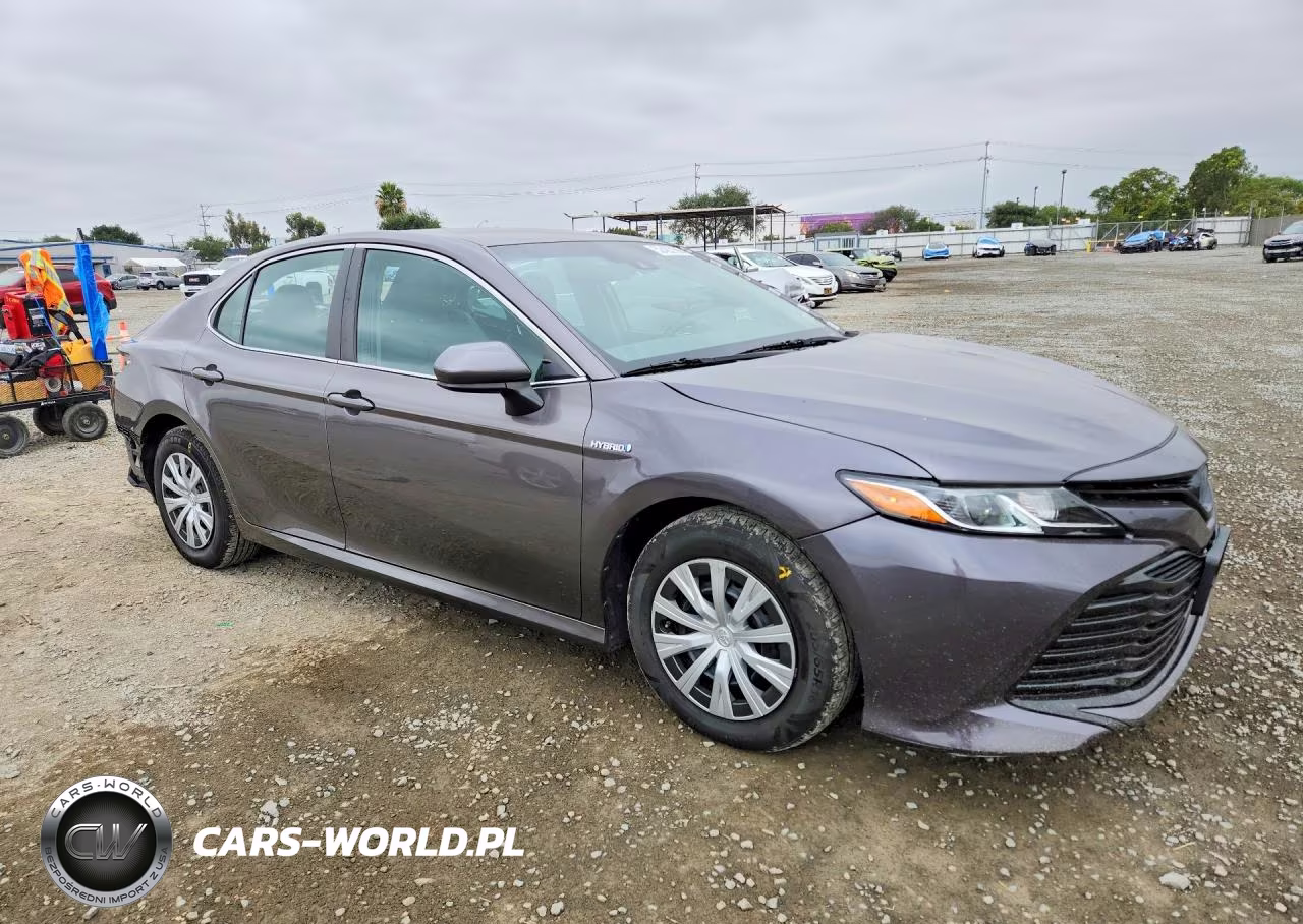 2018 Toyota Camry Le VIN:4T1B31HK5JU001792 - 4