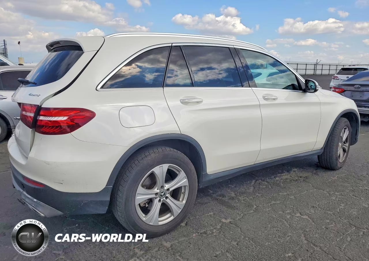 2017 Mercedes-Benz Glc 300 4Matic VIN:WDC0G4KB7HF235807 - 3