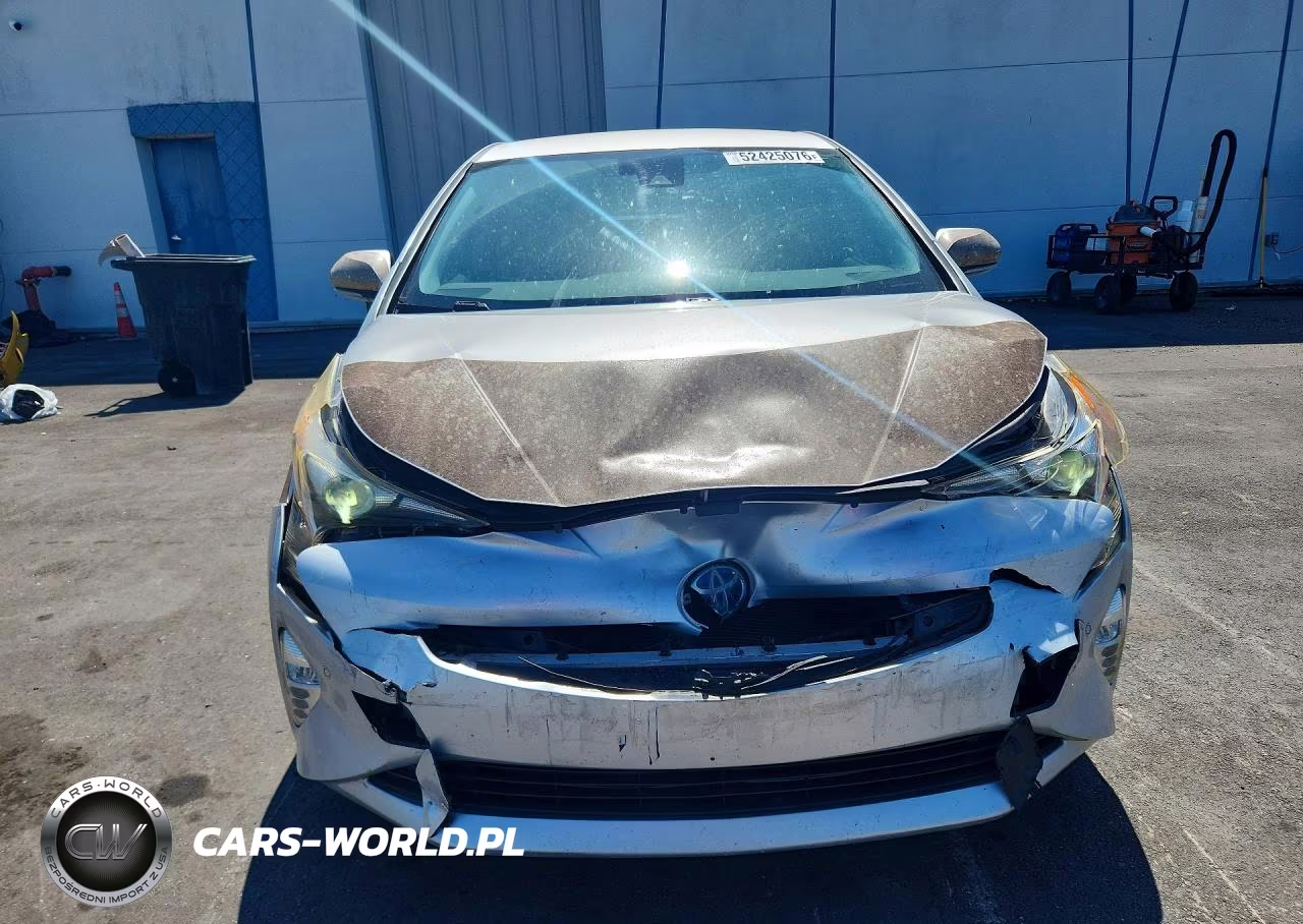 2017 Toyota Prius Four Touring VIN:JTDKARFU2H3036741 - 5